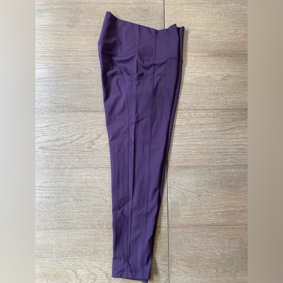 Zyia Plum Pocket Brilliant Hi-Rise Capri 20” - Picture 3 of 3
